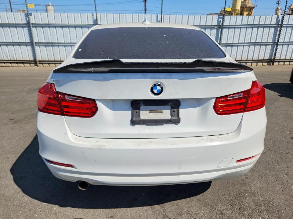55646206 :رقم المزاد ، WBA3B1G55FNT03735 vin ، 2015 Bmw 320 مزاد بيع