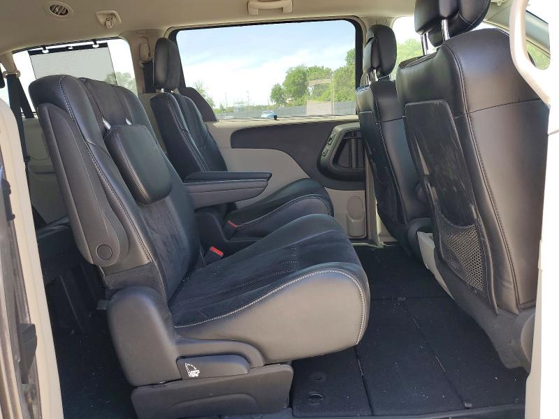55639576 :رقم المزاد ، 2C4RC1JG9FR741892 vin ، 2015 Chrysler Town & Country مزاد بيع