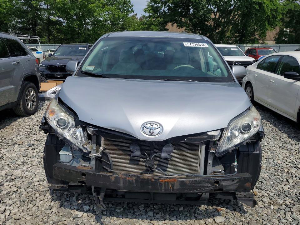 2014 Toyota Sienna მანქანა იყიდება აუქციონზე, vin: 5TDKK3DC9ES518072, აუქციონის ნომერი: 57130546