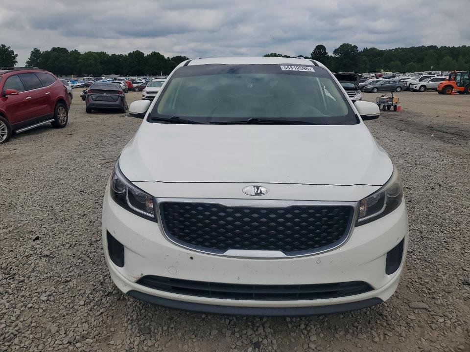 58810596 :رقم المزاد ، KNDMB5C18H6323007 vin ، 2017 Kia Sedona مزاد بيع