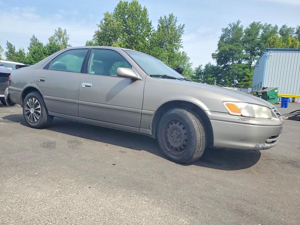 58484556 :رقم المزاد ، 4T1BF22K51U126121 vin ، 2001 Toyota Camry مزاد بيع