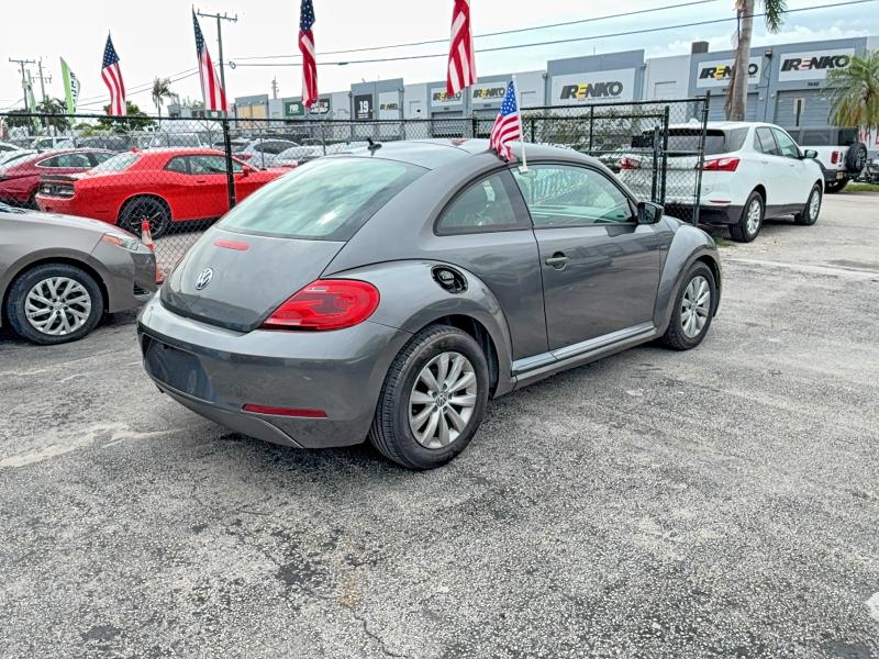 56257526 :رقم المزاد ، 3VWFP7AT7EM621339 vin ، 2014 Volkswagen Beetle مزاد بيع