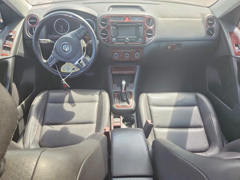 55193696 :رقم المزاد ، WVGBV7AX7BW001009 vin ، 2011 Volkswagen Tiguan مزاد بيع