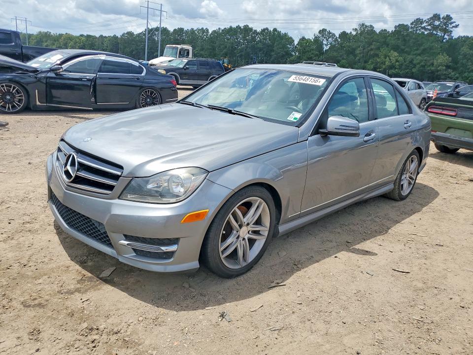 2014 Mercedes-benz C მანქანა იყიდება აუქციონზე, vin: WDDGF4HB9EA946230, აუქციონის ნომერი: 55648156