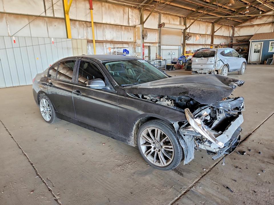 56171126 :رقم المزاد ، WBA8E1G53GNU10023 vin ، 2016 Bmw 320 مزاد بيع