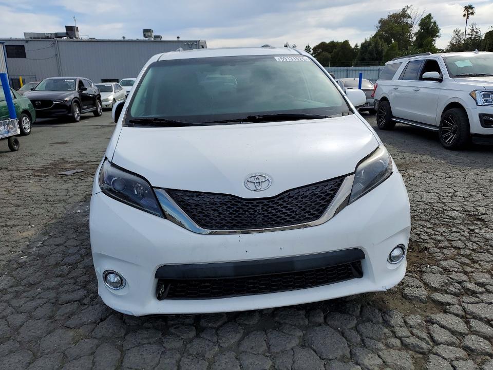 2016 Toyota Sienna მანქანა იყიდება აუქციონზე, vin: 5TDXK3DCXGS764461, აუქციონის ნომერი: 59131026