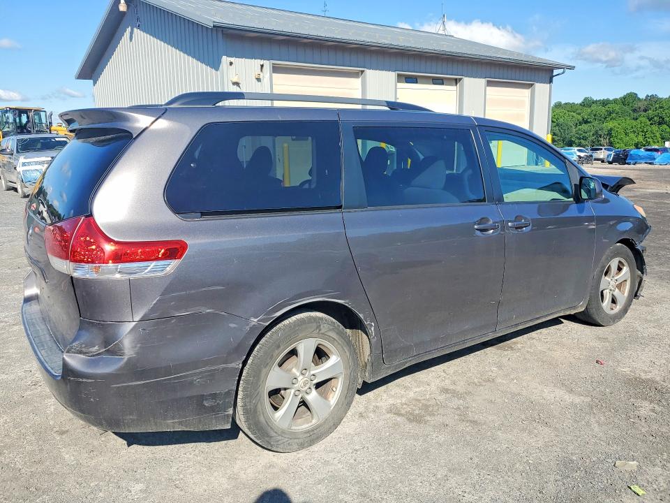 2011 Toyota Sienna მანქანა იყიდება აუქციონზე, vin: 5TDKK3DC3BS106810, აუქციონის ნომერი: 57032186