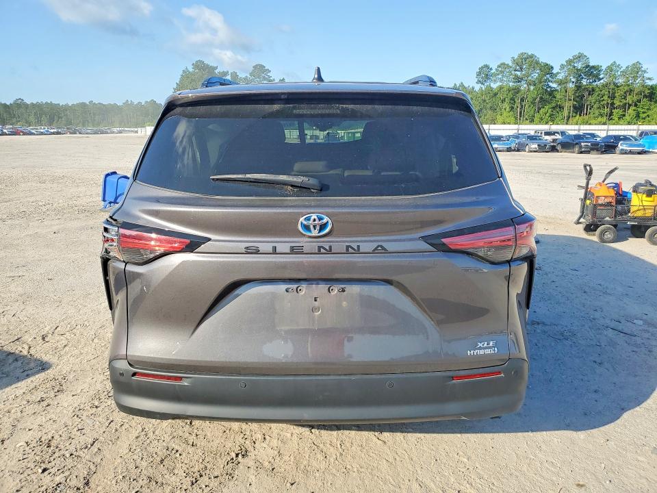 57638016 :رقم المزاد ، 5TDYRKEC9MS054780 vin ، 2021 Toyota Sienna مزاد بيع