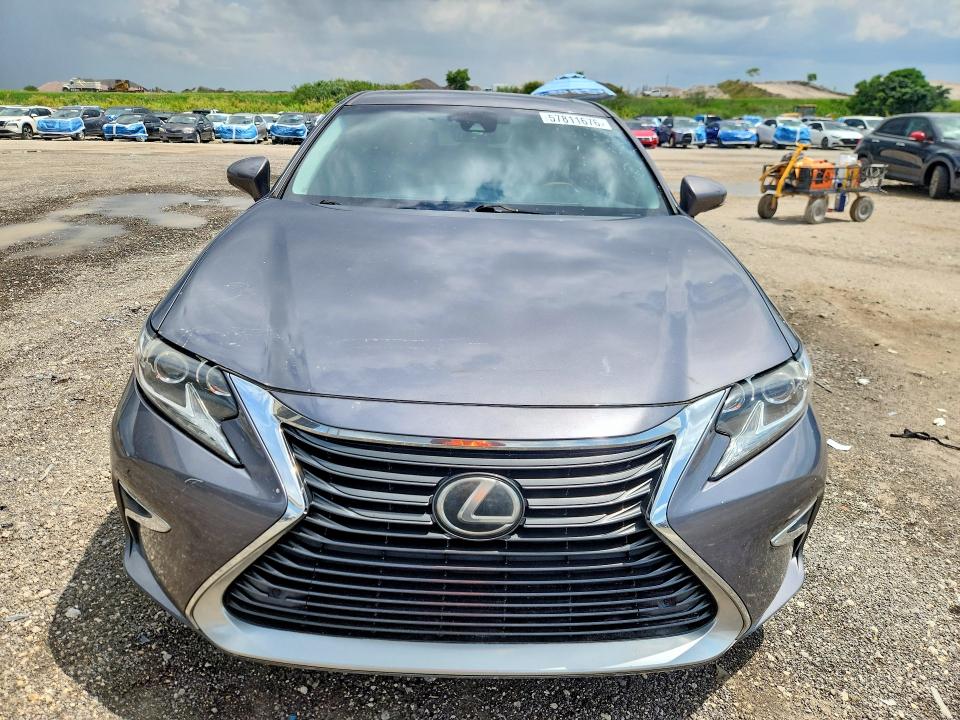 57811676 :رقم المزاد ، 58ABK1GG4HU050288 vin ، 2017 Lexus Es مزاد بيع