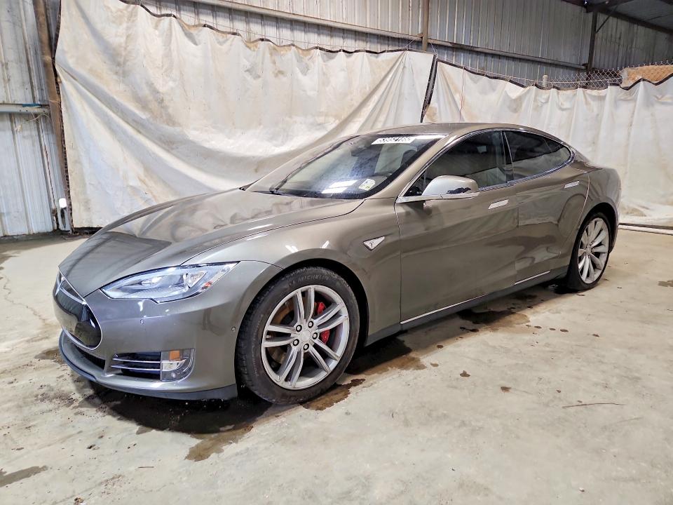 2015 Tesla Model S მანქანა იყიდება აუქციონზე, vin: 5YJSA1H49FF095882, აუქციონის ნომერი: 53952166