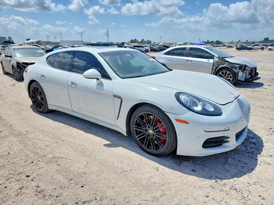 57933046 :رقم المزاد ، WP0AA2A72FL006947 vin ، 2015 Porsche Panamera مزاد بيع