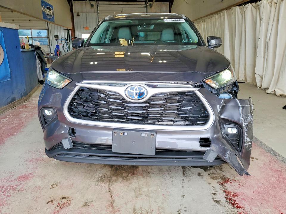 Auction sale of the 2022 Toyota Highlander Hybrid, vin: 5TDGBRCH5NS558736, lot number: 57938066