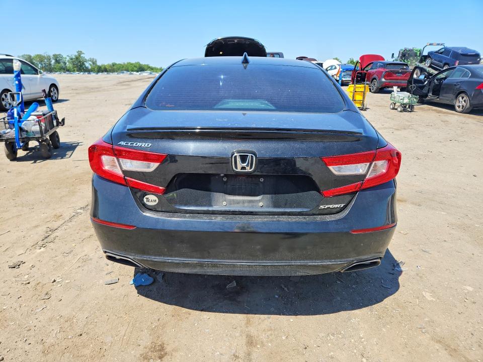 Продажа на аукционе авто 2018 Honda Accord, vin: 1HGCV1F3XJA092012, номер лота: 55926056