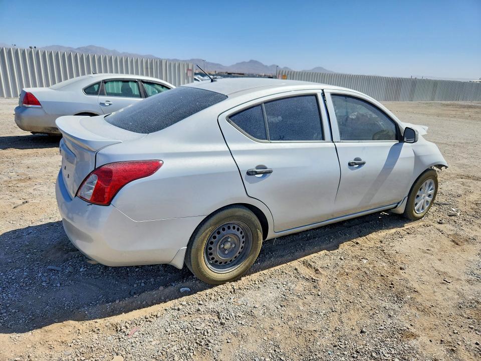 49180406 :رقم المزاد ، 3N1CN7AP2DL864062 vin ، 2013 Nissan Versa مزاد بيع