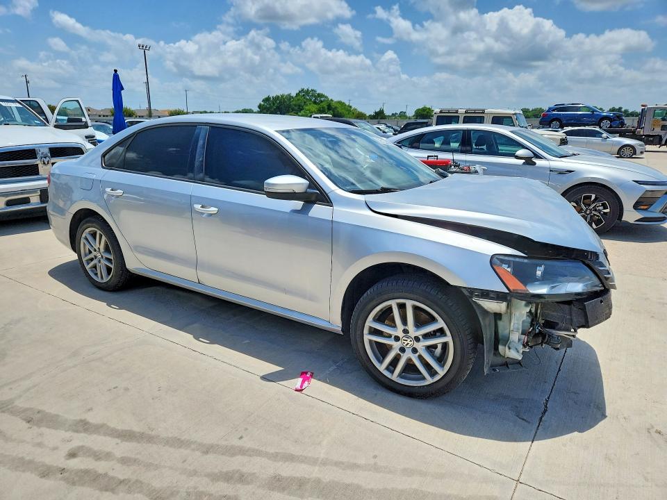 56123436 :رقم المزاد ، 1VWAT7A39FC045388 vin ، 2015 Volkswagen Passat مزاد بيع