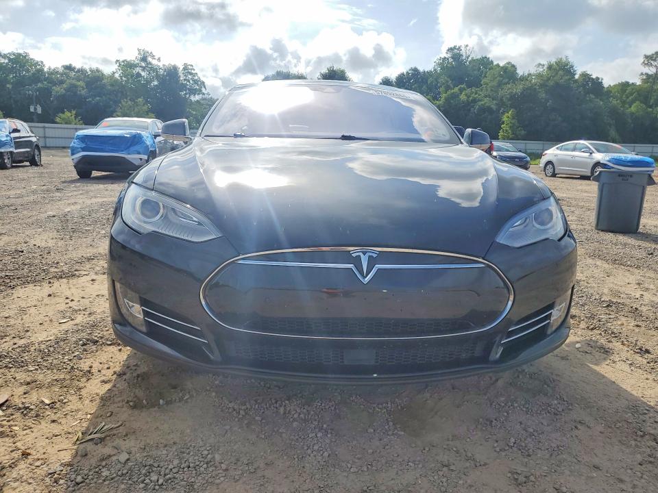 57892866 :رقم المزاد ، 5YJSA1E2XFF112806 vin ، 2015 Tesla Model S مزاد بيع