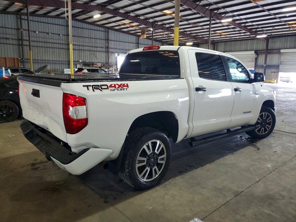 55428336 :رقم المزاد ، 5TFDW5F11JX775414 vin ، 2018 Toyota Tundra مزاد بيع