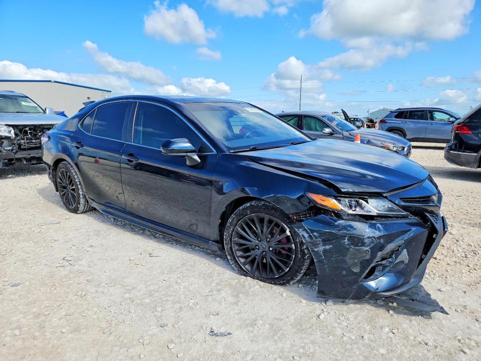 57520196 :رقم المزاد ، 4T1G11AK1LU929575 vin ، 2020 Toyota Camry مزاد بيع