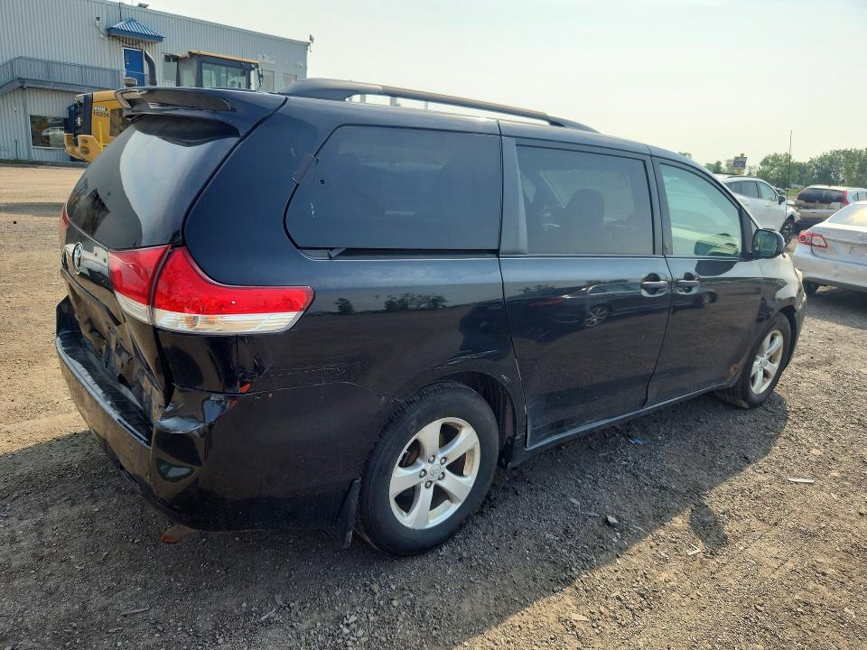 59095756 :رقم المزاد ، 5TDZK3DC9BS050290 vin ، 2011 Toyota Sienna مزاد بيع
