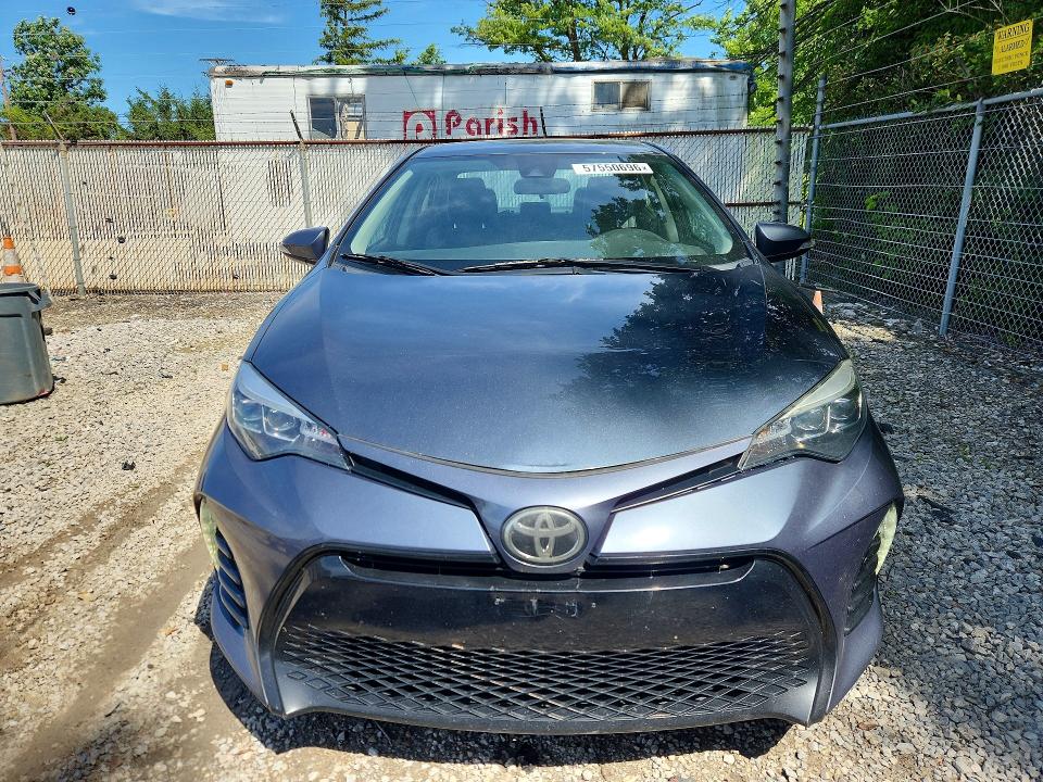 57550696 :رقم المزاد ، 2T1BURHE9JC067897 vin ، 2018 Toyota Corolla مزاد بيع