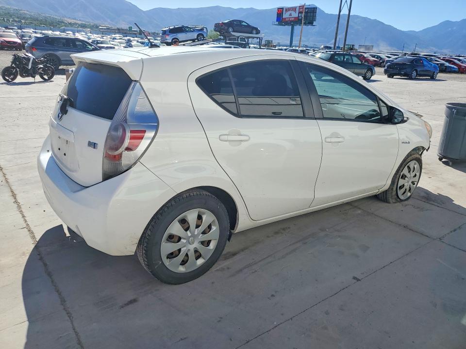 56608226 :رقم المزاد ، JTDKDTB30D1556184 vin ، 2013 Toyota Prius C مزاد بيع