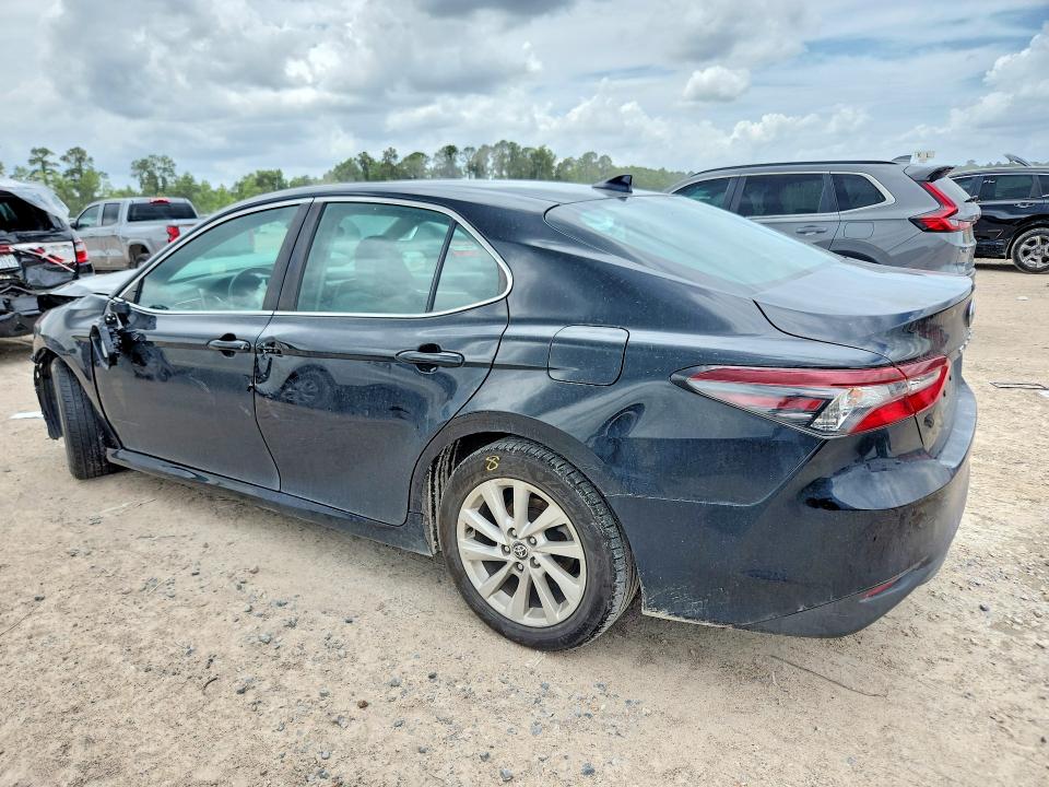 56540476 :رقم المزاد ، 4T1C11AK9NU676488 vin ، 2022 Toyota Camry مزاد بيع