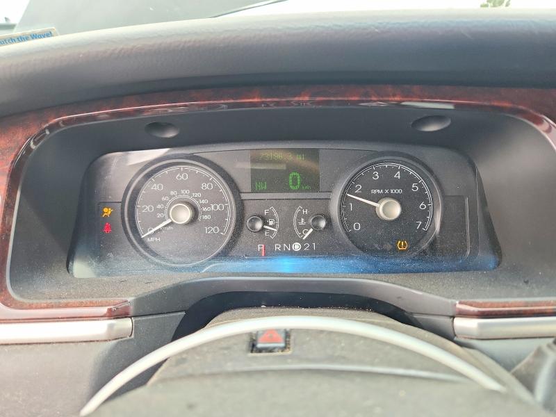 58930606 :رقم المزاد ، 2LNBL8CV2AX613239 vin ، 2010 Lincoln Town Car مزاد بيع