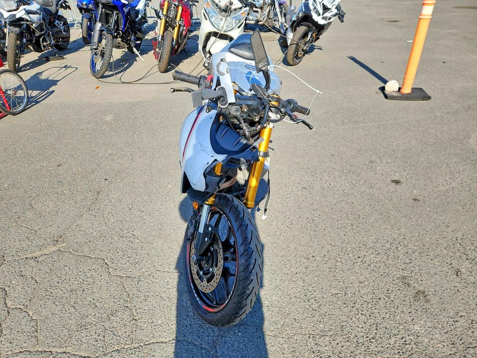 57503576 :رقم المزاد ، MH3RH18Y4LK004692 vin ، 2020 Yamaha Yzf R3 مزاد بيع