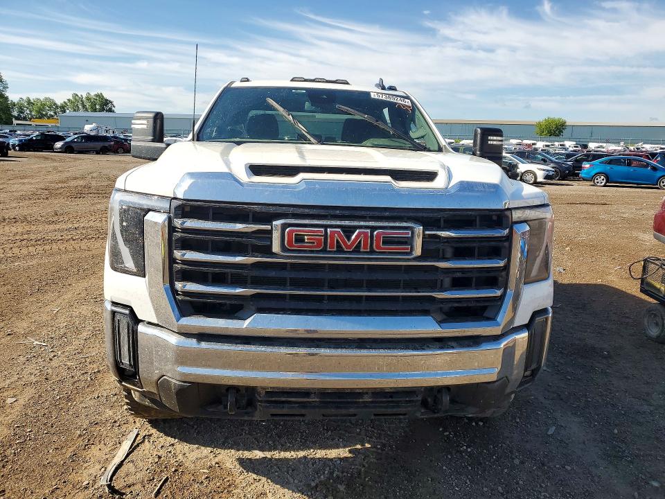 57389246 :رقم المزاد ، 1GT1UME7XSF104548 vin ، 2025 Gmc Sierra مزاد بيع
