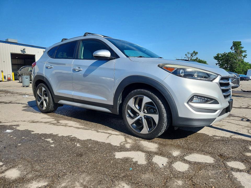 55524986 :رقم المزاد ، KM8J3CA22HU584494 vin ، 2017 Hyundai Tucson مزاد بيع