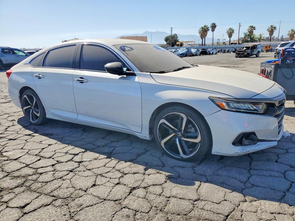 Продажа на аукционе авто 2018 Honda Accord, vin: 1HGCV1F33JA201958, номер лота: 56703526