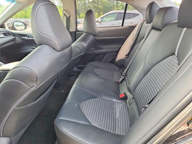 59086796 :رقم المزاد ، 4T1B11HK5JU598142 vin ، 2018 Toyota Camry مزاد بيع