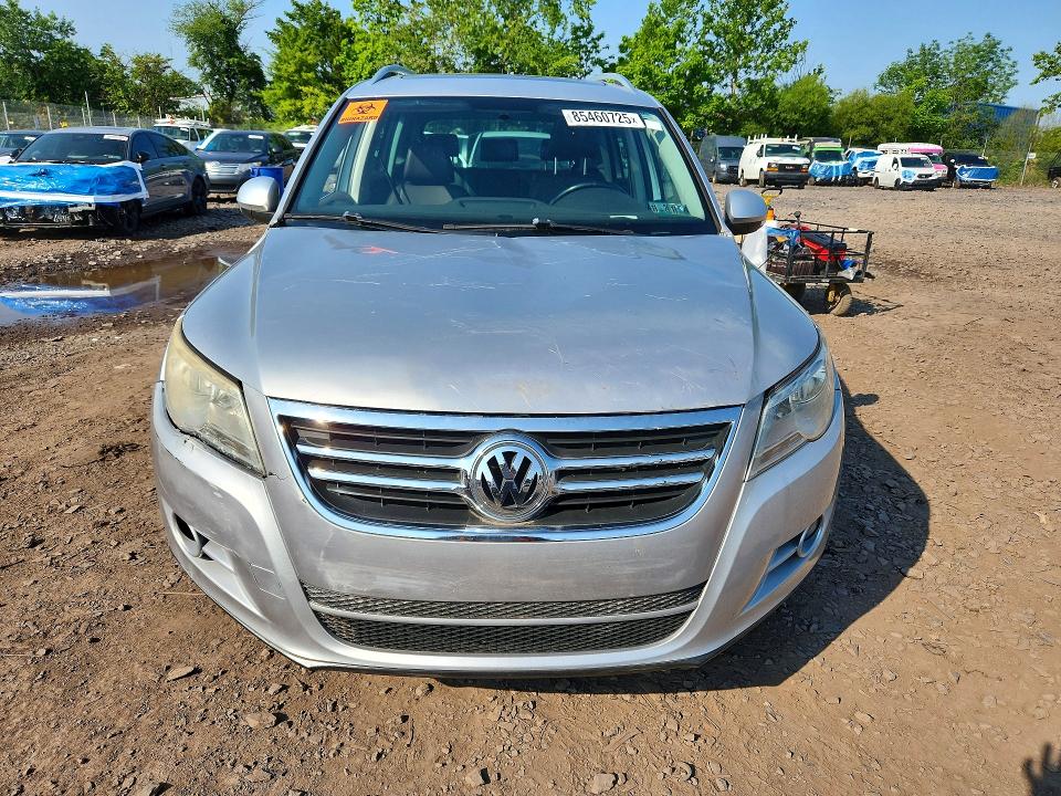 2010 Volkswagen Tiguan მანქანა იყიდება აუქციონზე, vin: WVGBV7AX1AW001912, აუქციონის ნომერი: 85460725