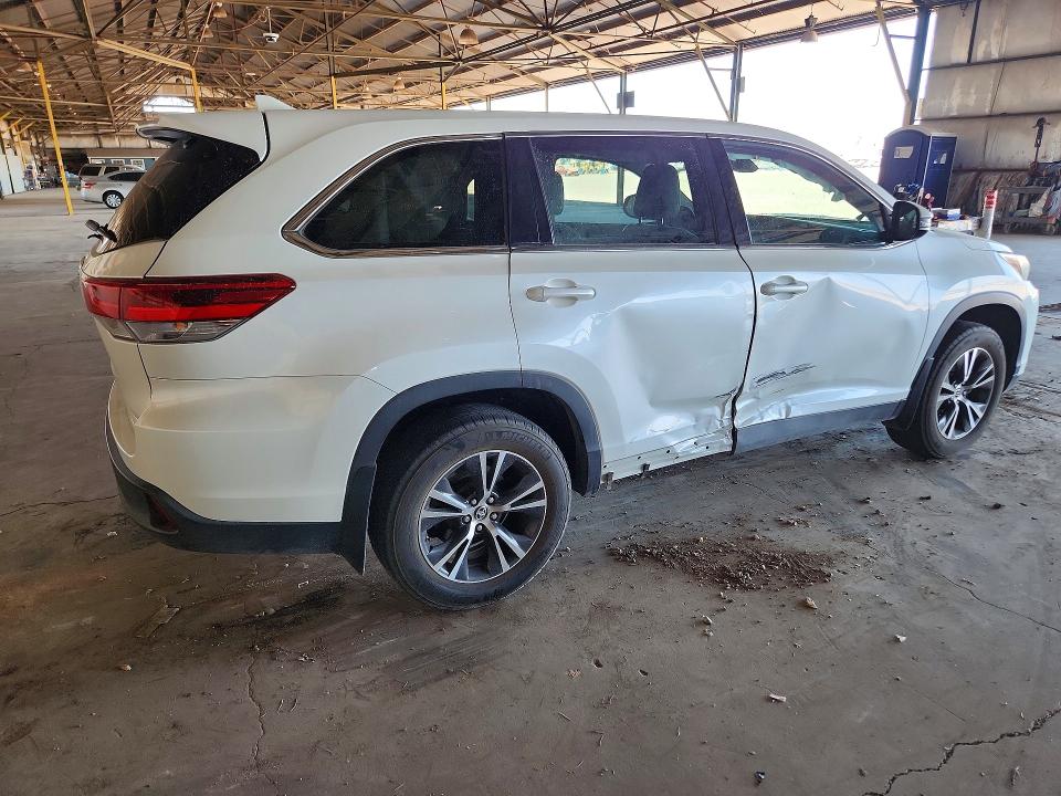 Auction sale of the 2019 Toyota Highlander, vin: 5TDZZRFH4KS370172, lot number: 59126496