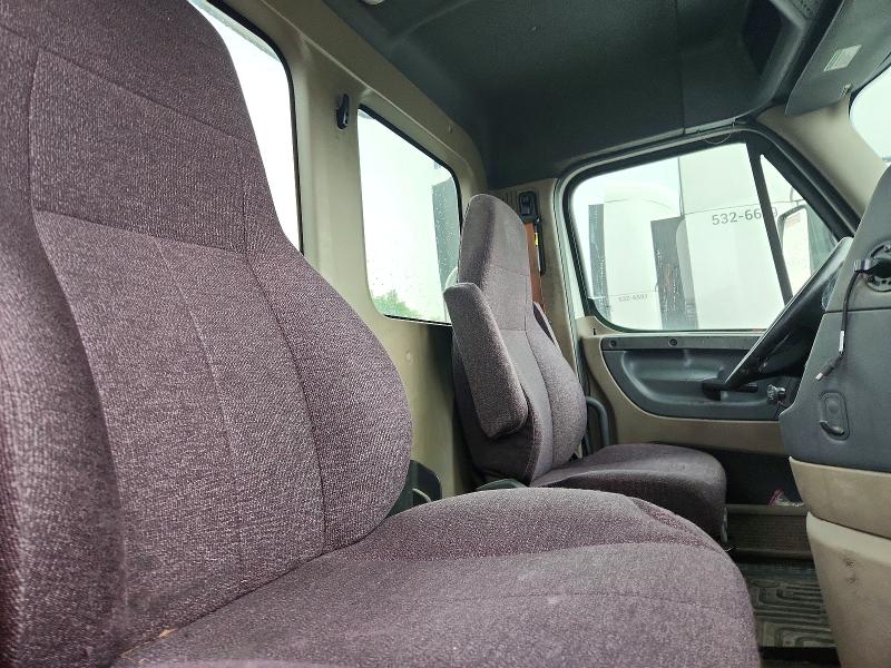 Продаж на аукціоні авто 2017 Freightliner Cascadia 113, vin: 3AKBGADV0HSJD0668, номер лоту: 54438276