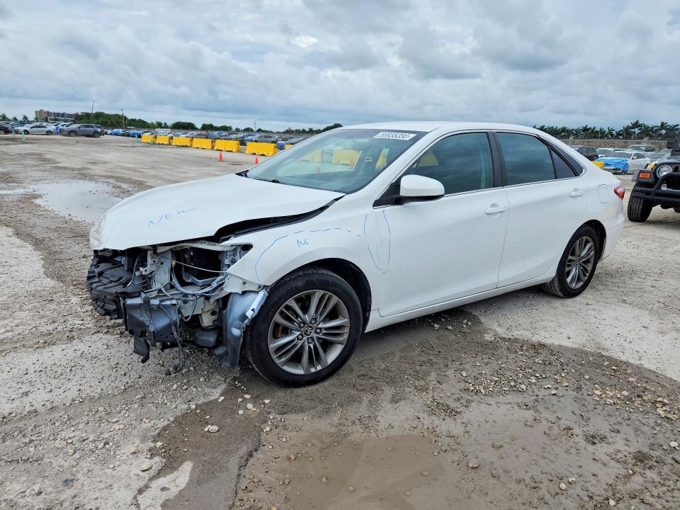 56935356 :رقم المزاد ، 4T1BF1FK6FU884562 vin ، 2015 Toyota Camry مزاد بيع