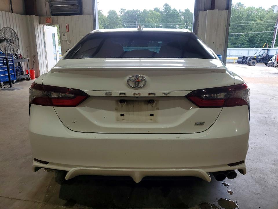 59151476 :رقم المزاد ، 4T1G11AK2MU467531 vin ، 2021 Toyota Camry مزاد بيع