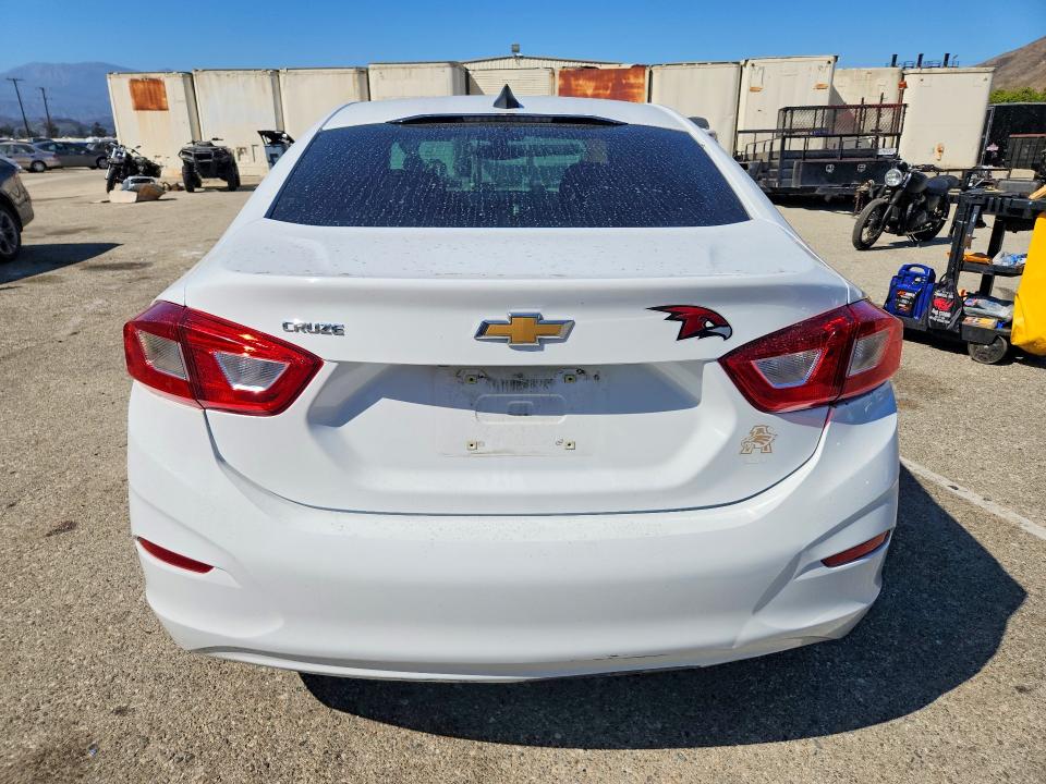 2018 Chevrolet Cruze მანქანა იყიდება აუქციონზე, vin: 1G1BC5SM8J7217133, აუქციონის ნომერი: 58118206