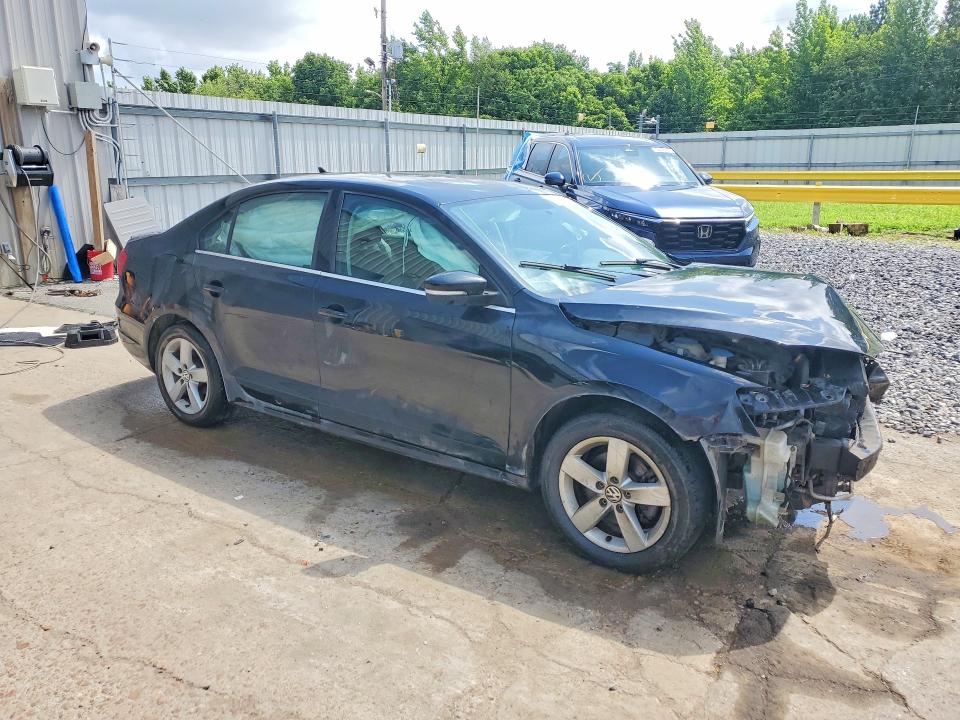 56599266 :رقم المزاد ، 3VWLL7AJ4EM259984 vin ، 2014 Volkswagen Jetta مزاد بيع