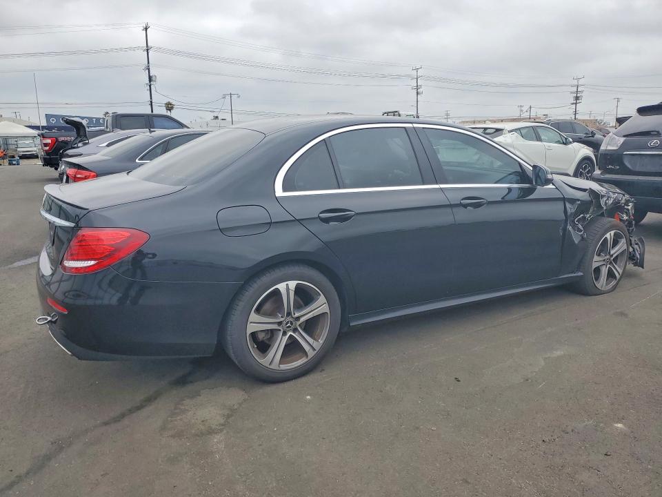 58135556 :رقم المزاد ، WDDZF4JB5KA618205 vin ، 2019 Mercedes-benz E مزاد بيع