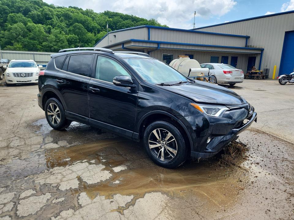 56261796 :رقم المزاد ، 2T3RFREV8JW831886 vin ، 2018 Toyota Rav4 مزاد بيع