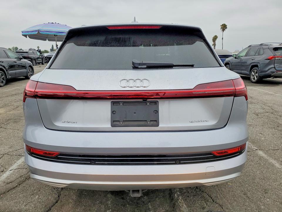 Продажа на аукционе авто 2022 Audi E-tron, vin: WA1LAAGE2NB033069, номер лота: 57220616