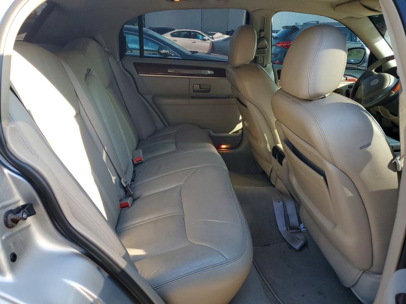 2003 Lincoln Town Car მანქანა იყიდება აუქციონზე, vin: 1LNHM83W73Y608220, აუქციონის ნომერი: 56494046