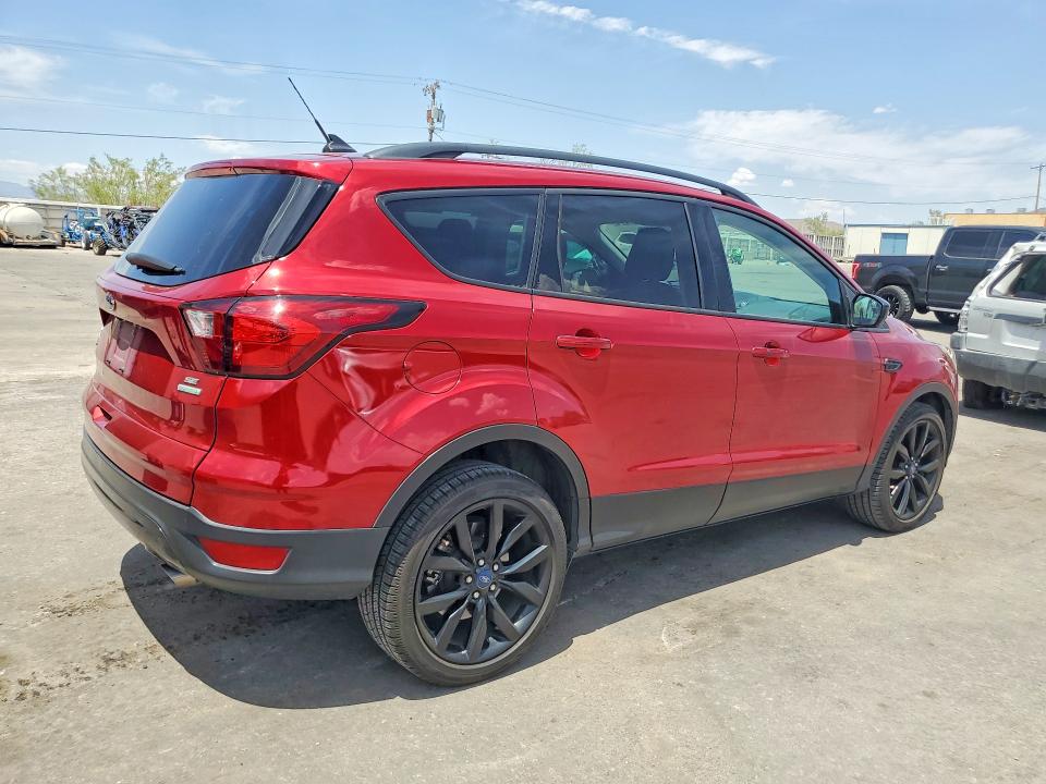 57924836 :رقم المزاد ، 1FMCU0GD4KUC52562 vin ، 2019 Ford Escape مزاد بيع