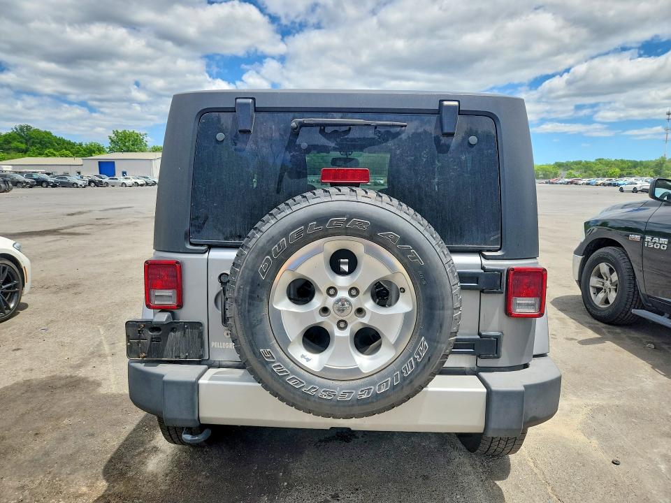 56324556 :رقم المزاد ، 1C4AJWBG4EL157857 vin ، 2014 Jeep Wrangler مزاد بيع