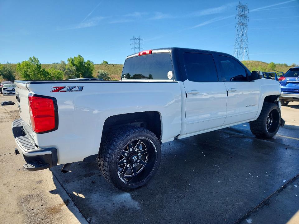 Продажа на аукционе авто 2018 Chevrolet Silverado, vin: 3GCUKREC4JG295183, номер лота: 55607996