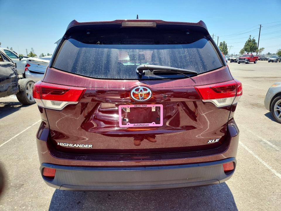 58413366 :رقم المزاد ، 5TDKZRFH8JS275629 vin ، 2018 Toyota Highlander مزاد بيع