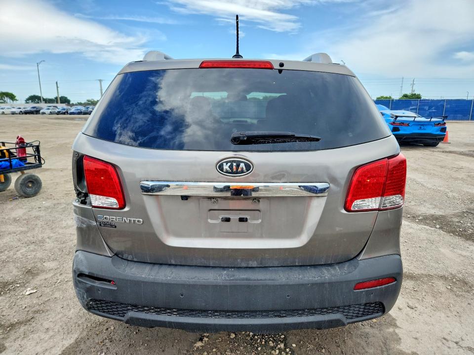 2013 Kia Sorento მანქანა იყიდება აუქციონზე, vin: 5XYKT3A68DG365126, აუქციონის ნომერი: 58447756