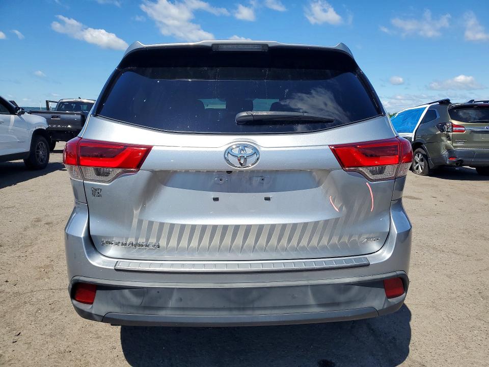 56758096 :رقم المزاد ، 5TDBZRFH5KS967901 vin ، 2019 Toyota Highlander مزاد بيع