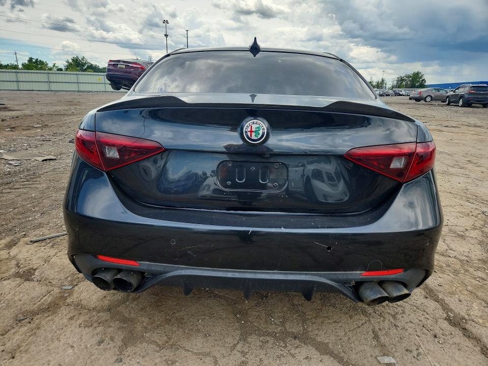 57572416 :رقم المزاد ، ZARFAEEN4H7544406 vin ، 2017 Alfa Romeo Giulia مزاد بيع